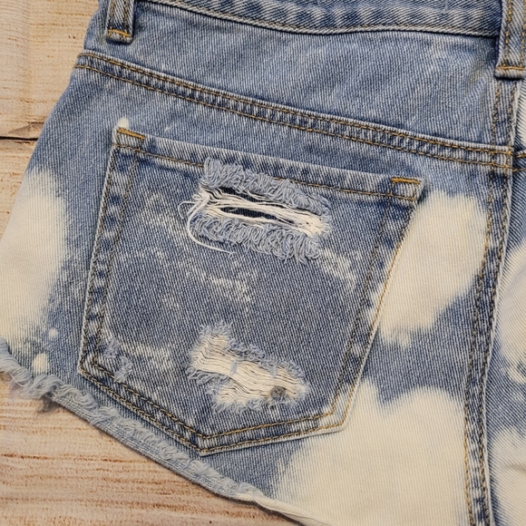 Bullhead Bleached Denim Shorts-SLOUCHY SHORT - Picture 9 of 10